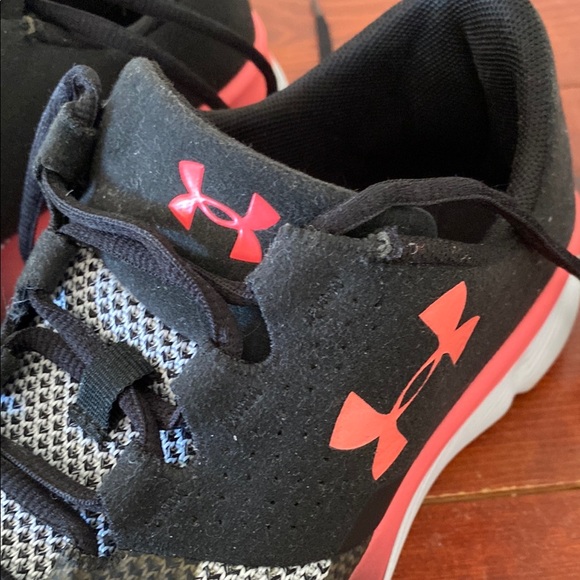 Under Armour Women's Black and Pink Running Shoes Size 7Y EUR 40 - Picture 6 of 9